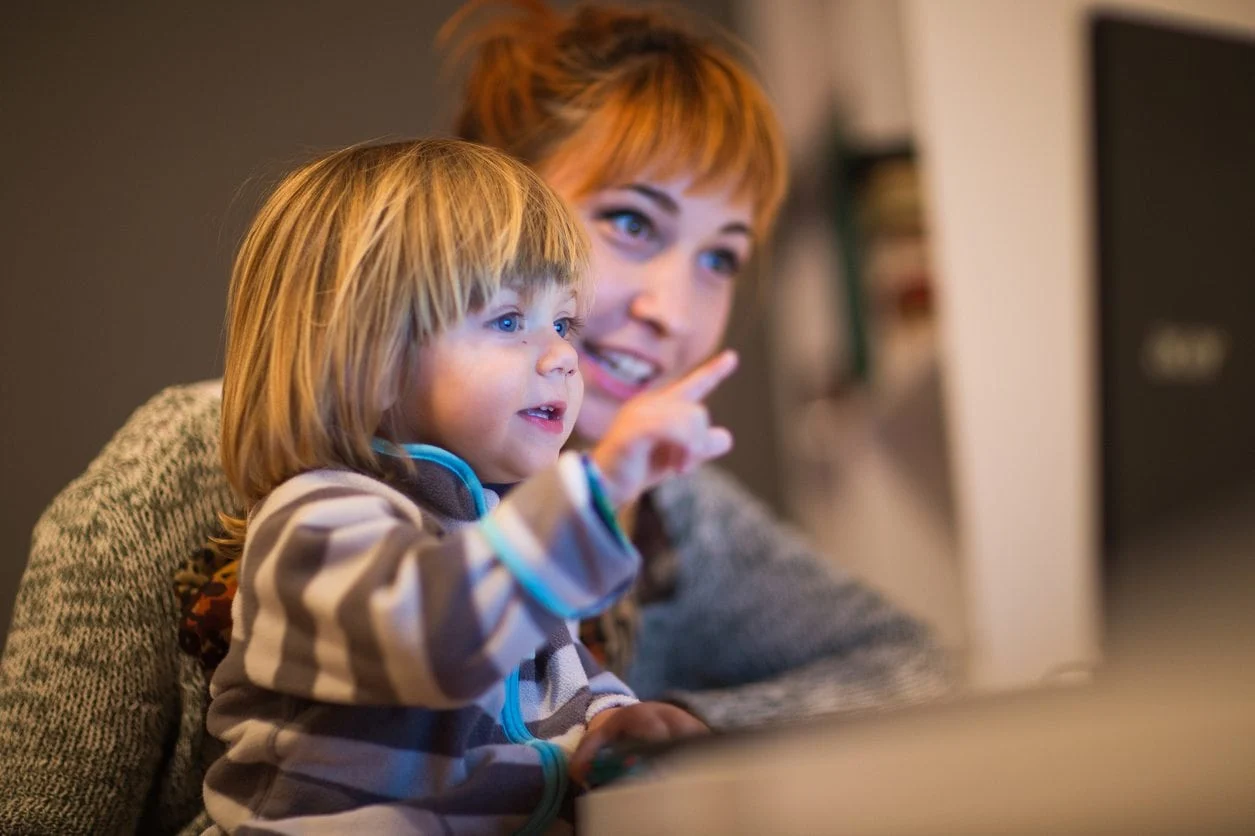 Tanıdık Kahramanlar, Yeni Maceralar: 2-3 Yaş Arası Çocuklar İçin En İyi Çizgi Film Tabanlı Hikayeler (Güncellendi: 2026)